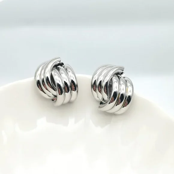 Knot Design Stud Earrings Silvertone For Pierced Ears NEW - Picture 5 of 5